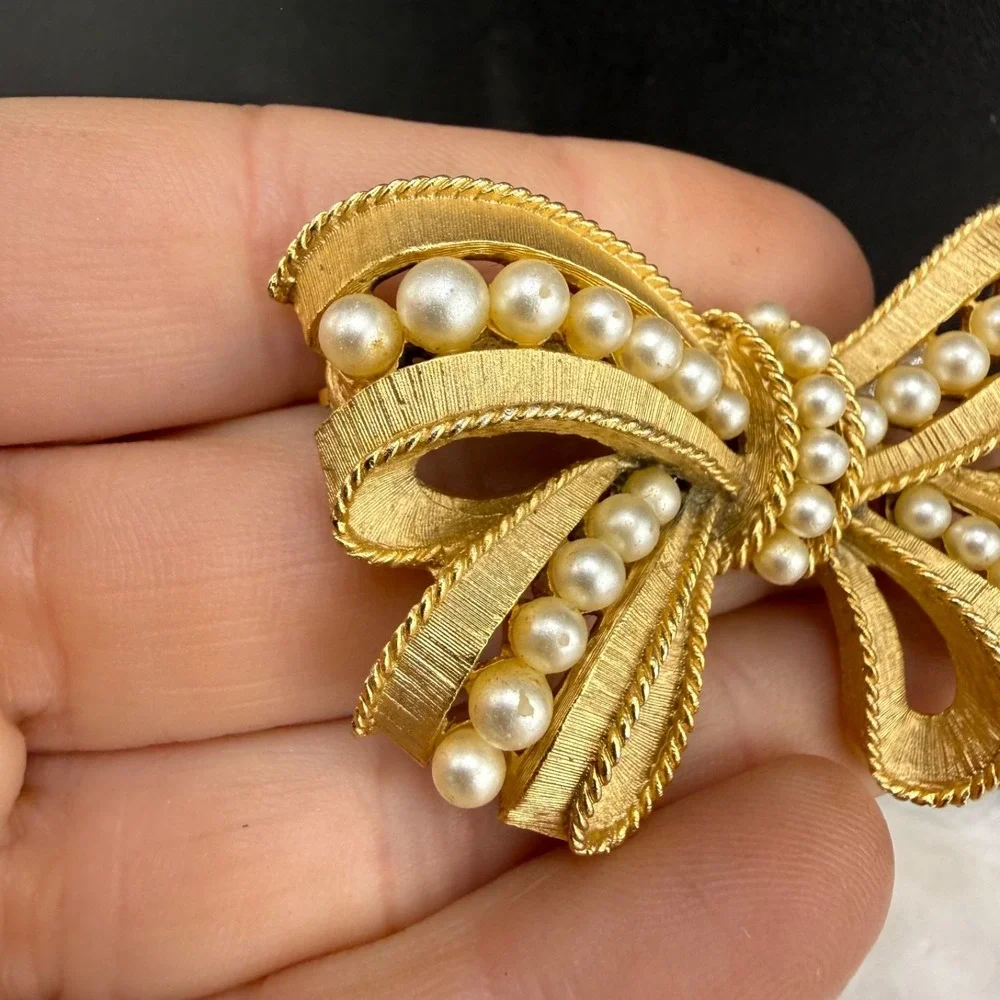Vintage Trifari Bow Brooch Gold Tone Imitation Pearl Signed